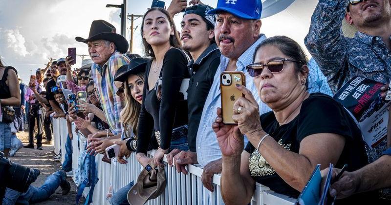 Fans cheer on the horses at the Downs At Albuquerque on Monday, Sept.7, 2026.