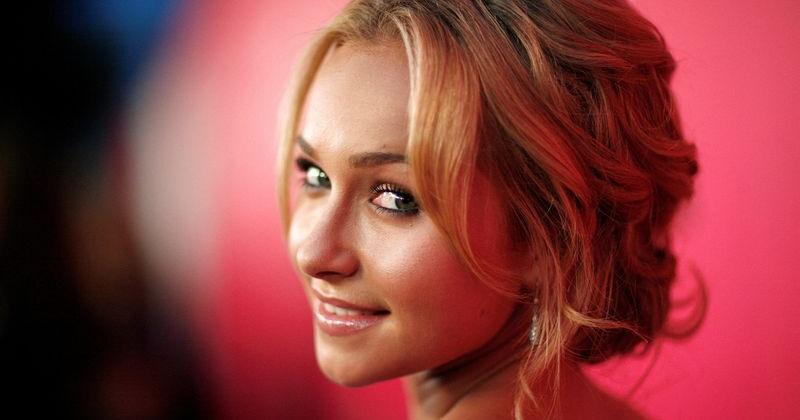 FILE PHOTO: Hayden Panettiere poses at the 6th Annual Hollywood Style awards in Los Angeles