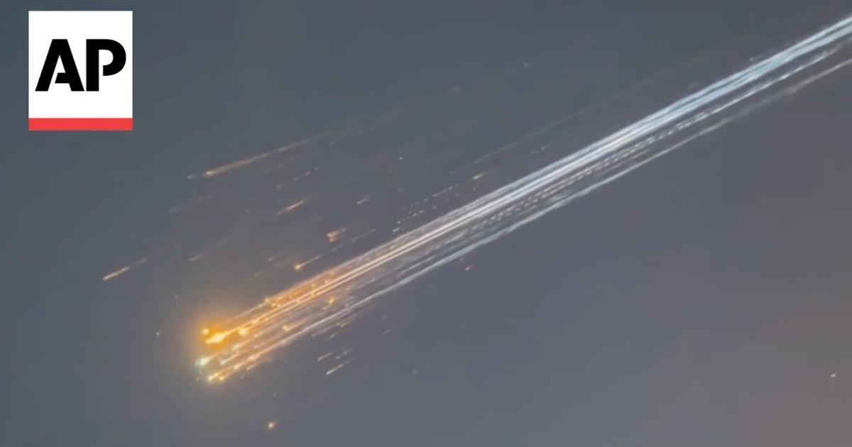 Family captures debris falling from destroyed SpaceX Starship rocket ...
