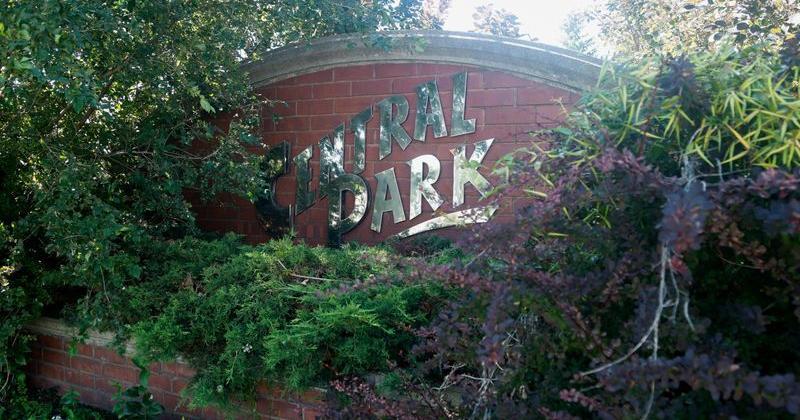 A sign marks the entrance to the Central Park neighborhood in Ottawa