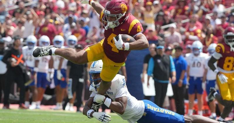 Aug 29, 2026; Los Angeles, California, USA; Southern California Trojans wide receiver Trent Mosley (4) carries the ball against San Jose State Spartans cornerback Isaiah Buxton (0) at United Airlines Field at Los Angeles Memorial Coliseum. Mandatory Credit: Kirby Lee-Imagn Images