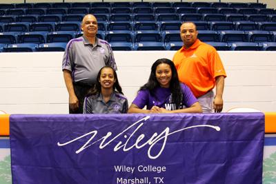 Ac S Price Signs With Wiley College Community Lufkindailynews Com