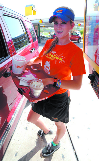 Sonic Drive In Carhop Upbeat In Spite Of Heat Business Lufkindailynews Com