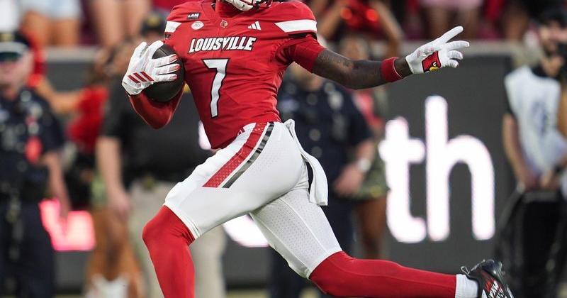 Louisville Cardinals wide receiver Lawayne McCoy (7) scores a touchdown in the second quarter against Villanovain Friday Sept.