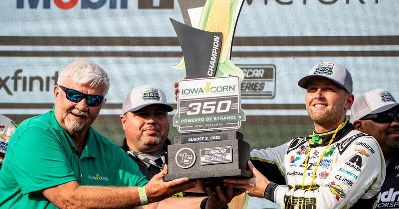 William Byron (24) raises a trophy after the NASCAR Cup Series Iowa Corn 350 on Aug. 3, 2025, at Iowa Speedway in Newton, Iowa.