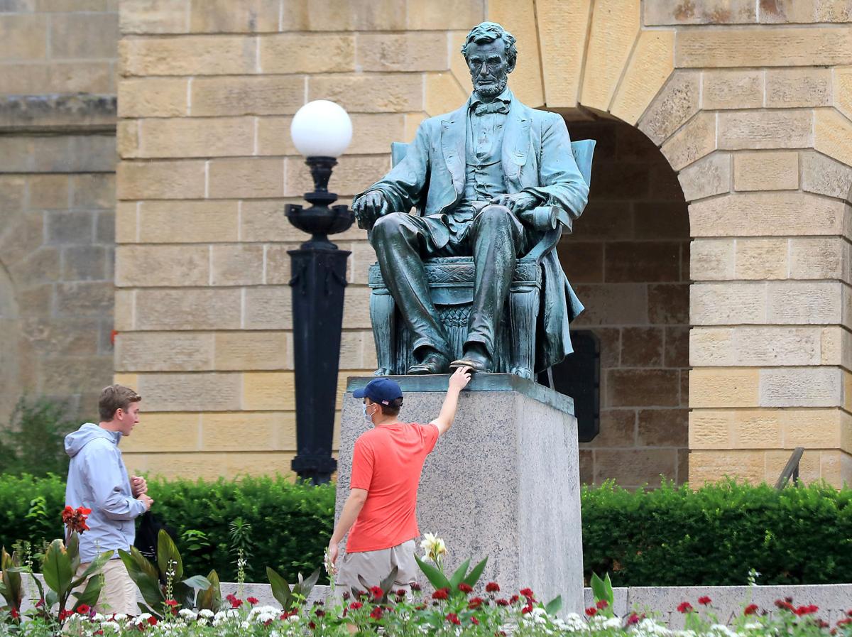 Abe Lincoln Statue (copy)