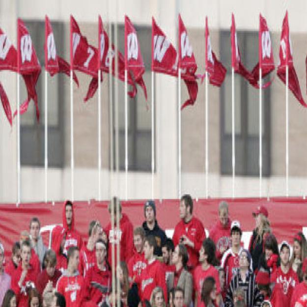 Uw Students Need New Chant At Badgers Football Games Opinion