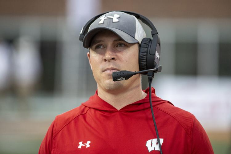 How Wisconsin defensive coordinator Jim Leonhard wins games in the film room