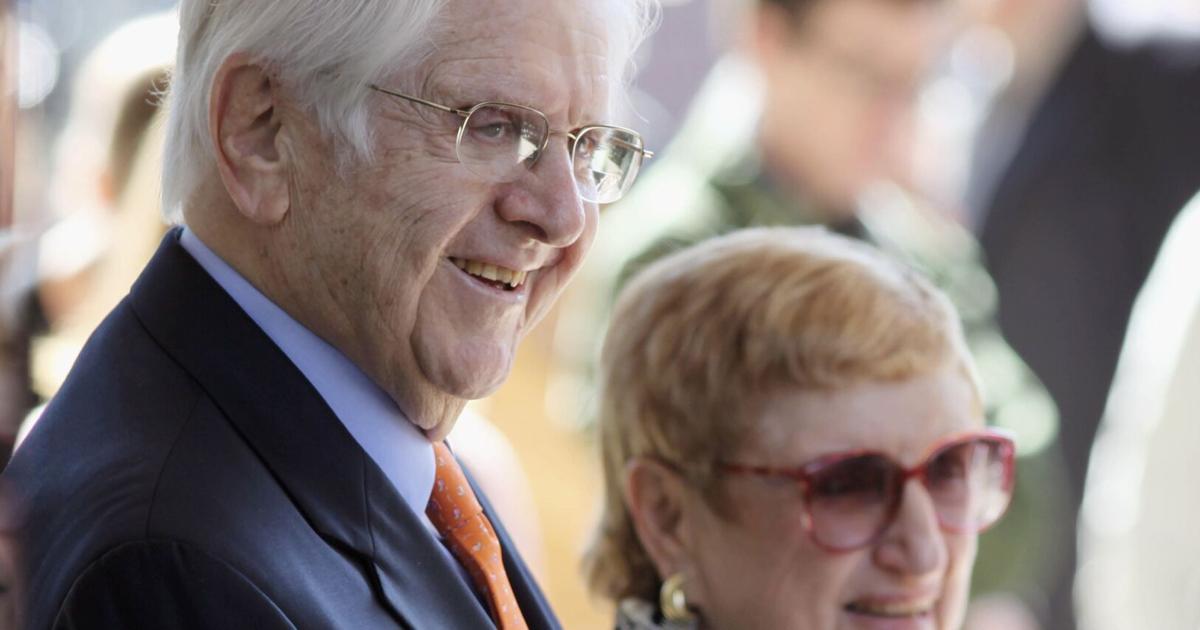 Jerome Chazen, fashion industry leader who helped UW art museum grow, dies at 94 | Local News