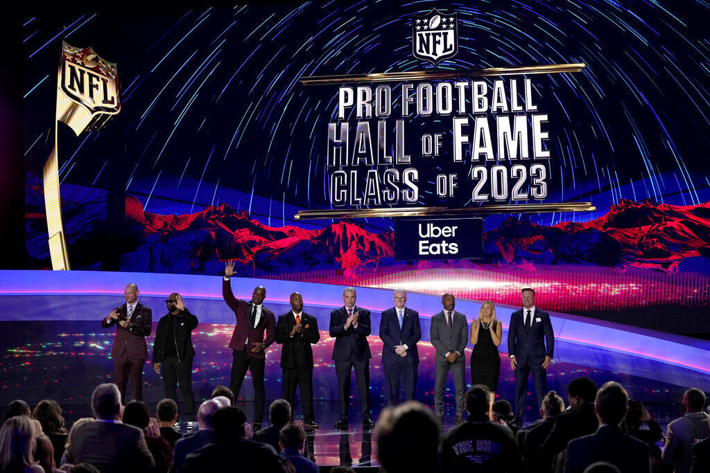 Damar Hamlin hits NFL Honors stage in surprise appearance at show