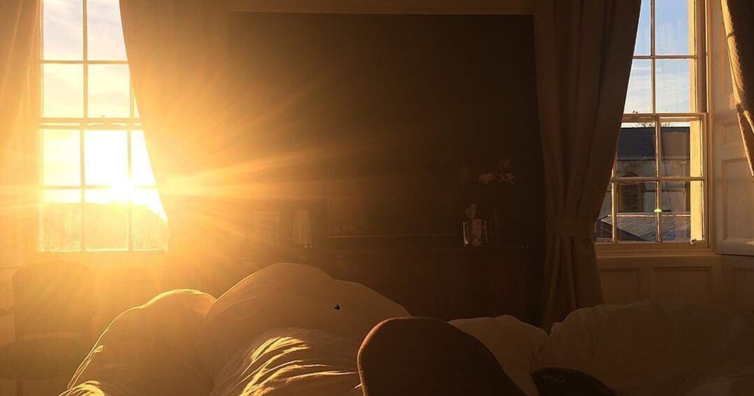 How to wake up without caffeine: 7 natural ways to feel more alert