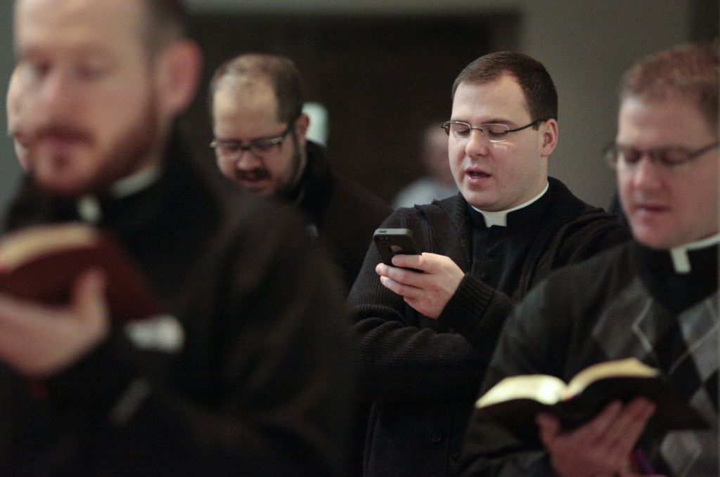 Chris Gernetzke praying with smartphone