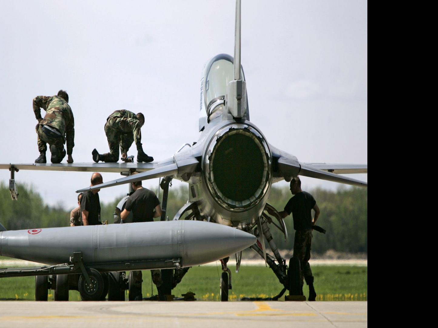 the plane truth plan to station f 35 jets at truax revives old debates about noise local news madison com