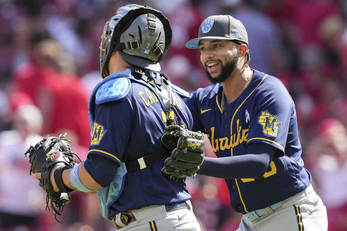 Brewers shut out Reds, take sole NL Central lead