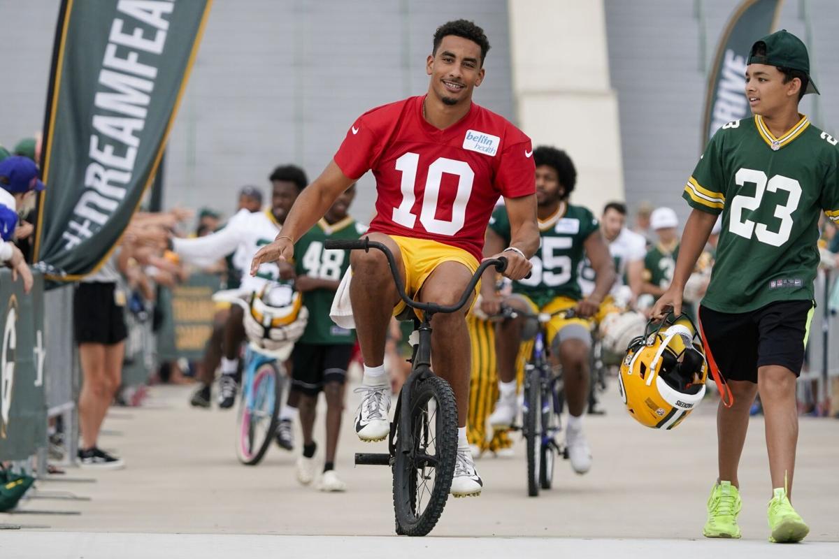 Titletown tradition: Packers bike to training camp