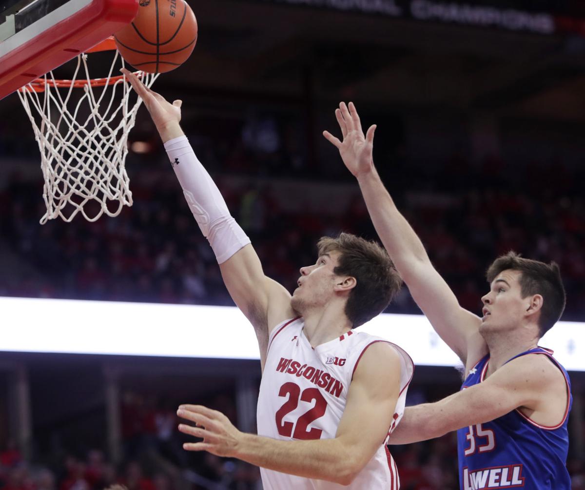 Badgers Men S Basketball Wisconsin Cruises To 82 53 Win Over