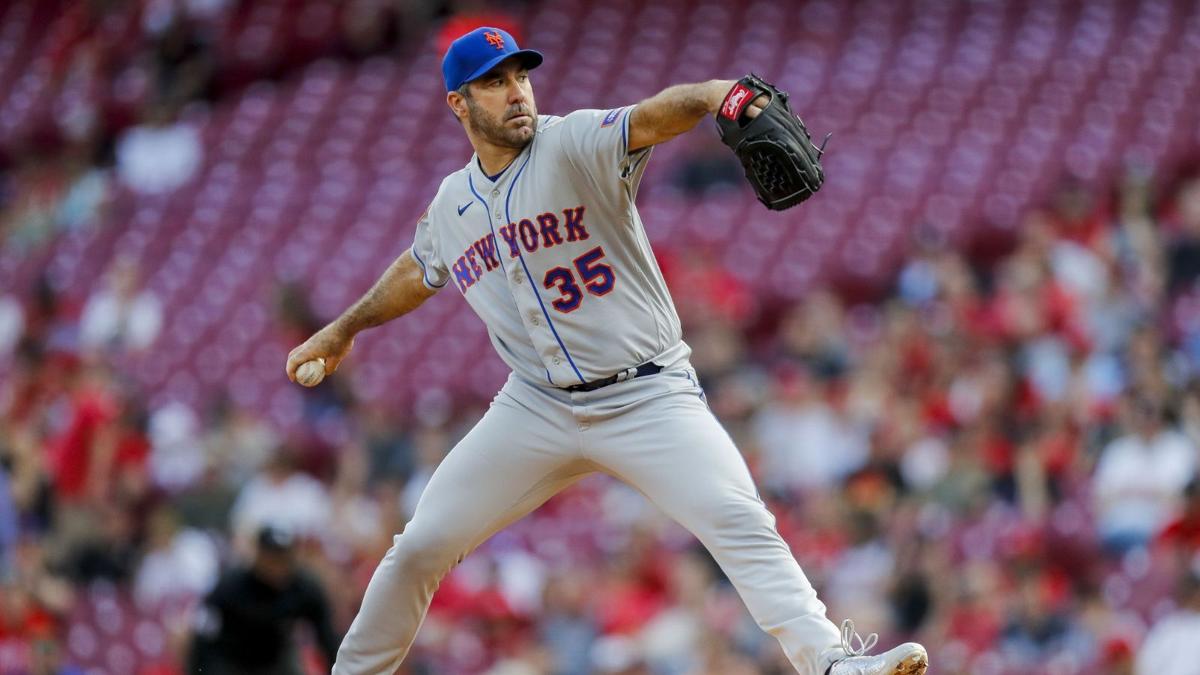 New York Mets starting pitcher Jason Vargas strikes out Philadelphia  Phillies Andrew McCutchen