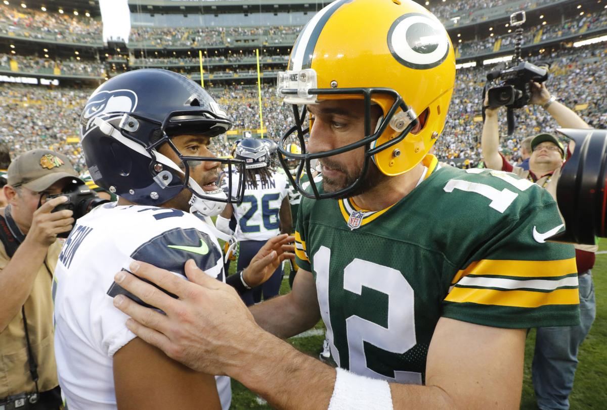 Aaron Rodgers, Russell Wilson talk after game, AP photo