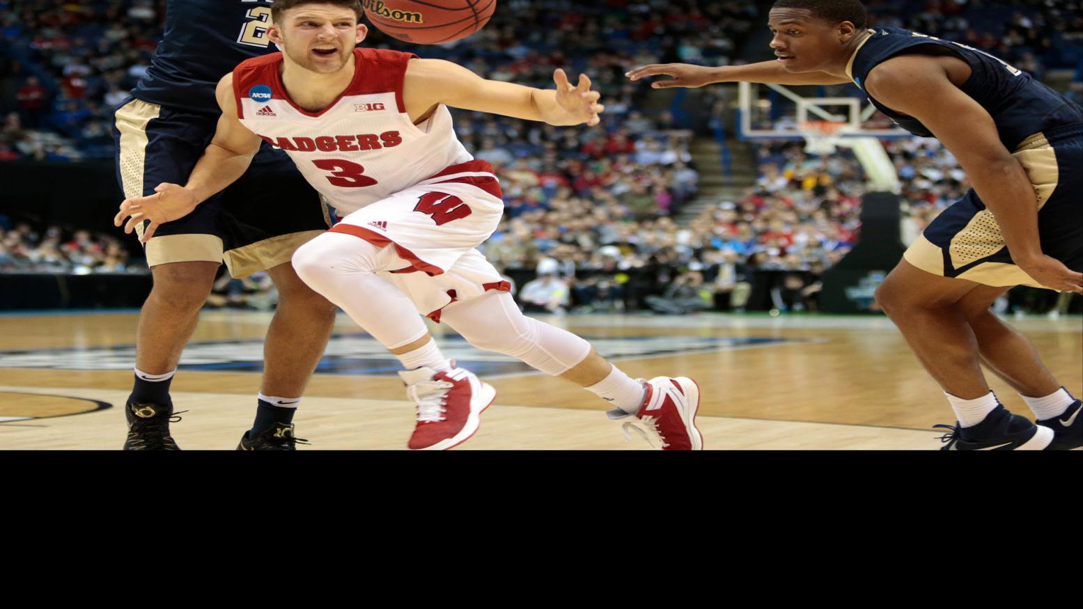 Tom Oates Resiliency Advances Uw On Rough Outing In Ncaa Opener