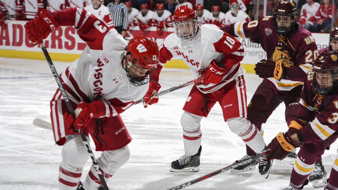 Badgers men's hockey team drubs 2time defending national champion