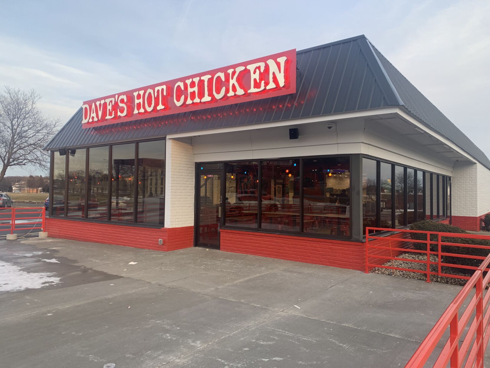 Restaurant Review: Dave's Hot Chicken Is Nation's Fastest-growing ...