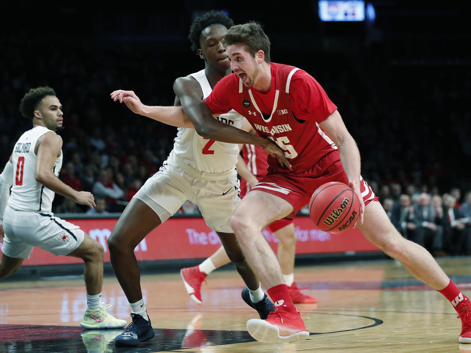 Battle In Brooklyn Wisconsin Badgers Come Up Short Against Richmond Spiders In Legends Classic Wisconsin Badgers Men S Basketball Madison Com