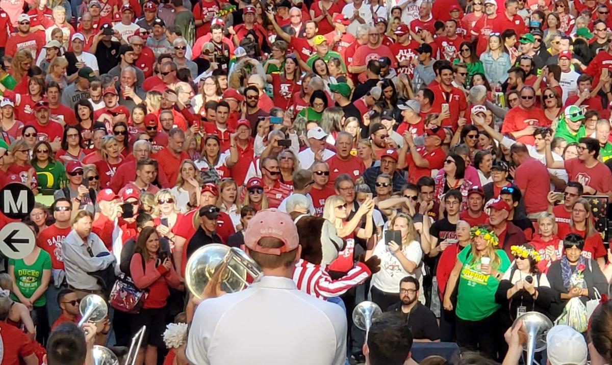 Wisconsin Badgers Fans Make Themselves Feel At Home In Pasadena Before Rose Bowl College Football Madison Com