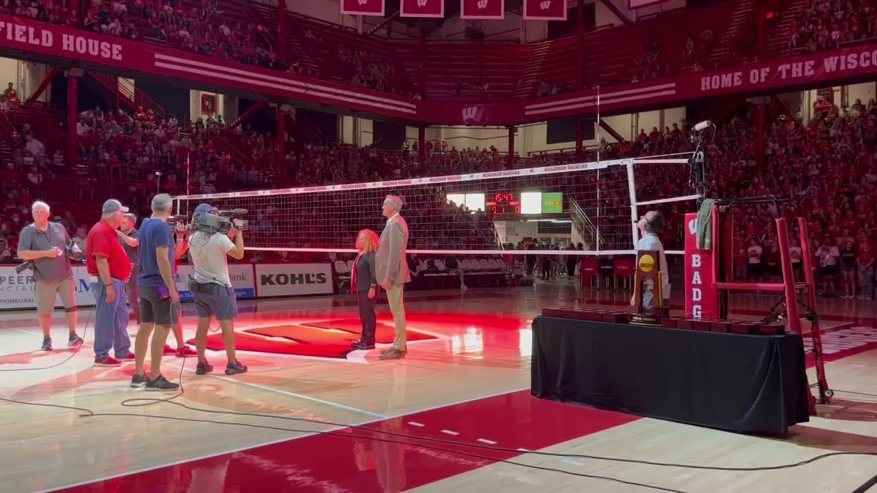 Wisconsin volleyball receives 2021 national championship rings