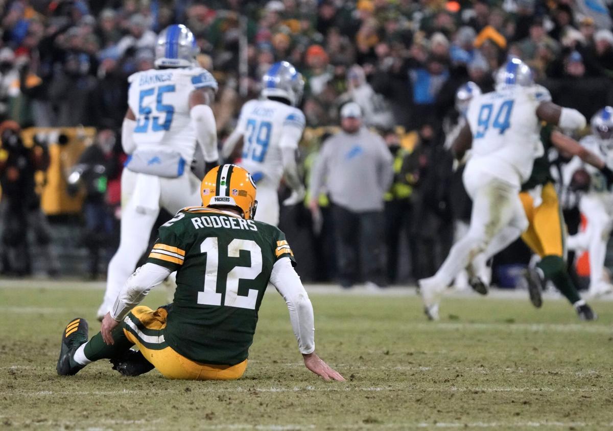 Rodgers throws 3 INTs, Lions hold on to beat Packers 15-9
