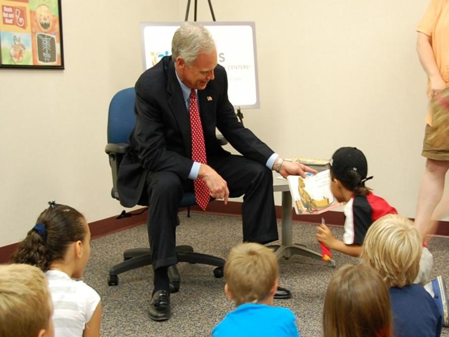 Laptop City Hall Thanks But No Thanks Author Says After Ron Johnson Reads Her Book To Kids Local Government Madison Com