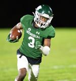 Madison-West-at-Memorial-football-07-I8B0246.jpg