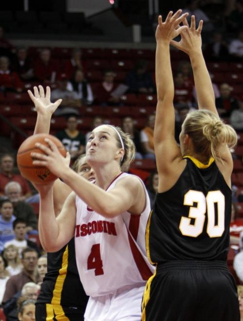 Tara Steinbauer Uw Women S Basketball Vs Uw Oshkosh Madison Com