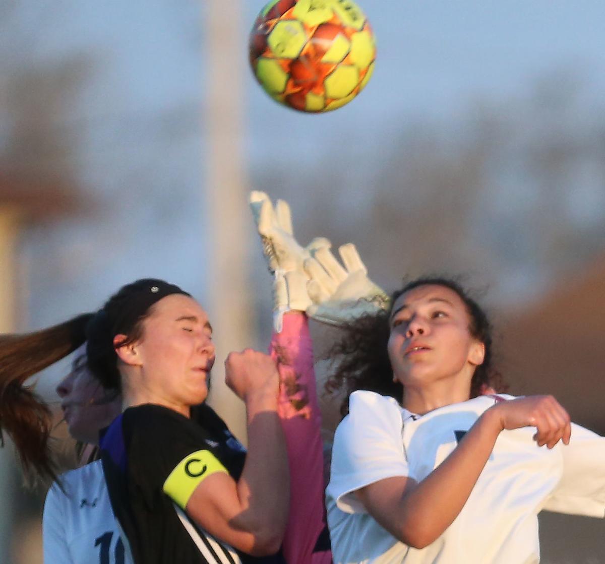 Waunakee 2, Middleton 1