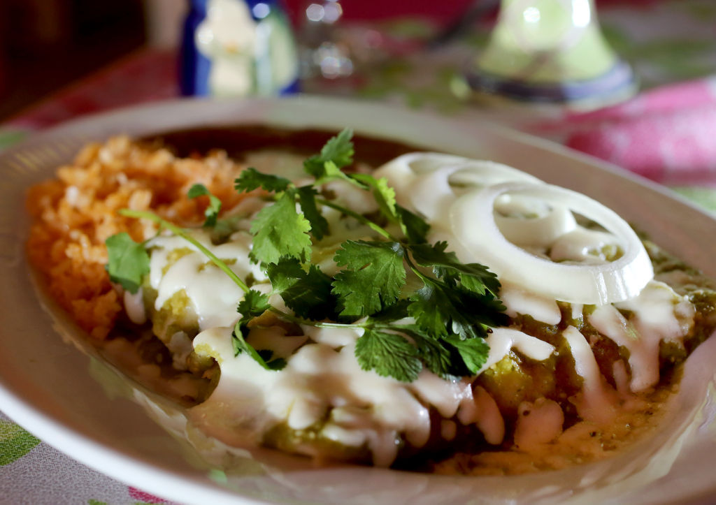 Restaurant Review You D Have To Be Crazy Not To Like El Burrito