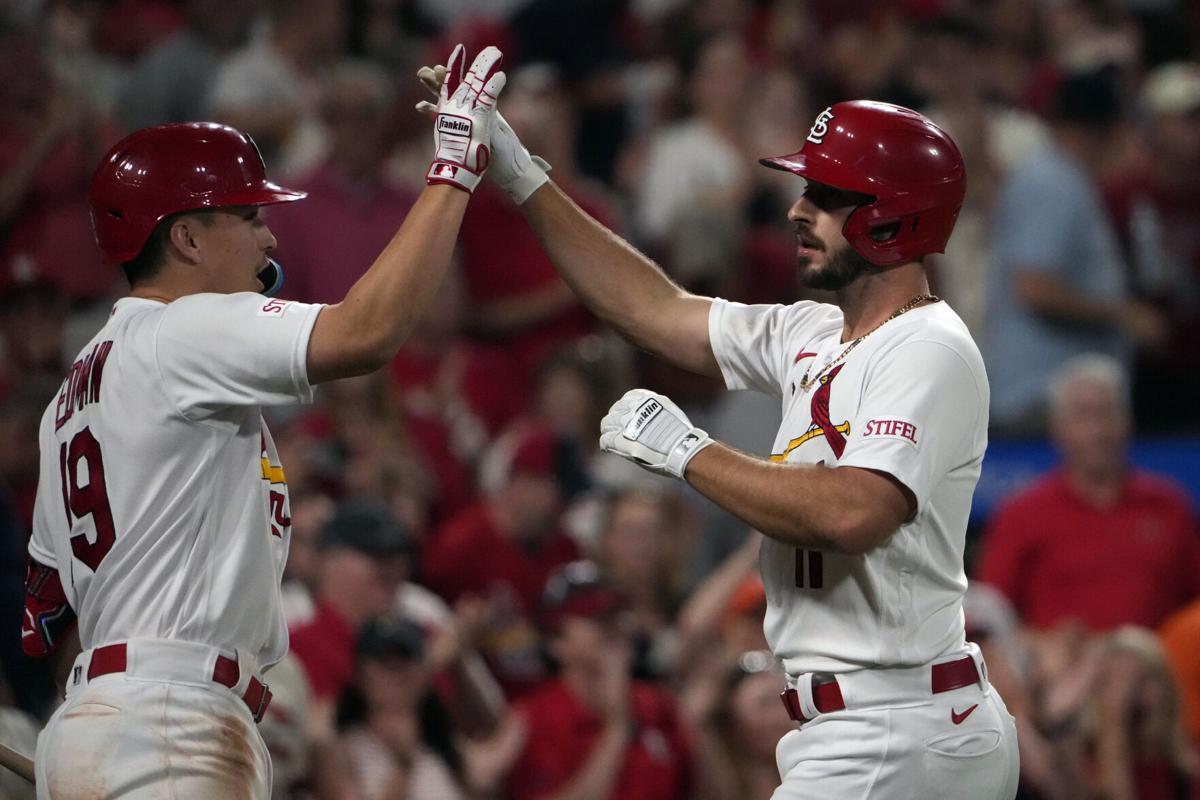 Cardinals set team record with 15th straight win, beat Cubs