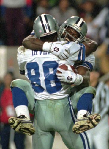1995: Emmitt Smith breaks NFL record with 25th TD of season