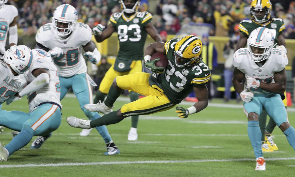 Packers Notebook Offensive Line Makes Life Easier On Both Aarons In Green Bay S 31 12 Win Over Dolphins Pro Football Madison Com