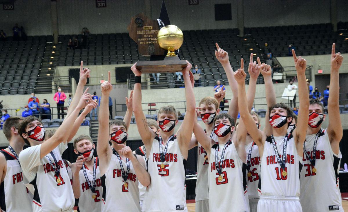 Pewaukee's hot start holds up in Division 2 state title game win