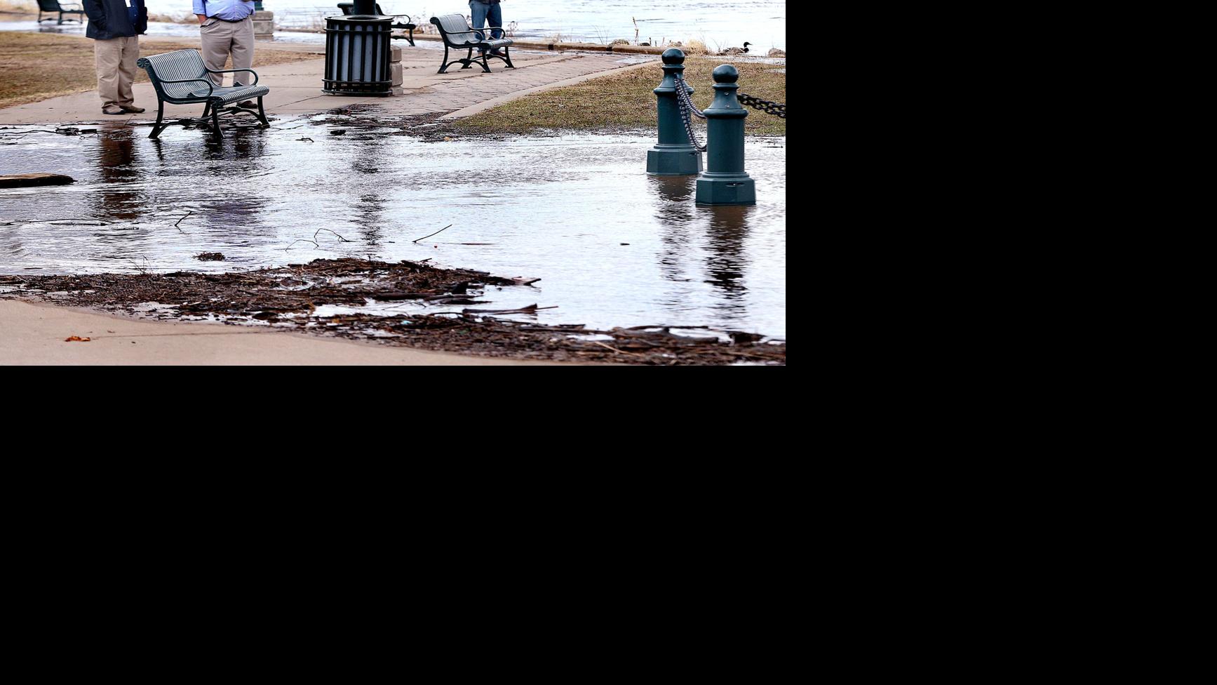Flooding closes Riverside Park as La Crosse prepares for midweek crest