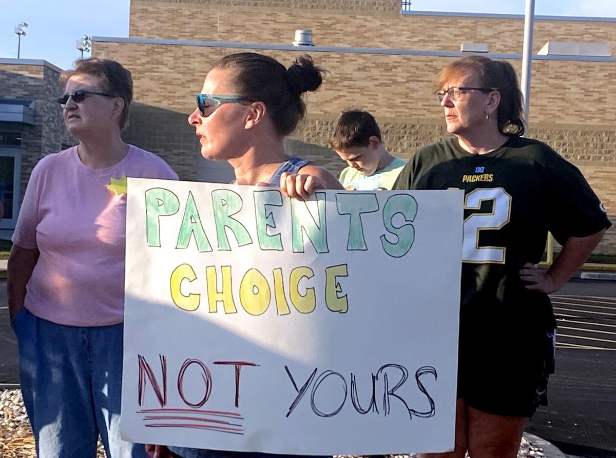 Beaver Dam school mask protest, Beaver Dam photo