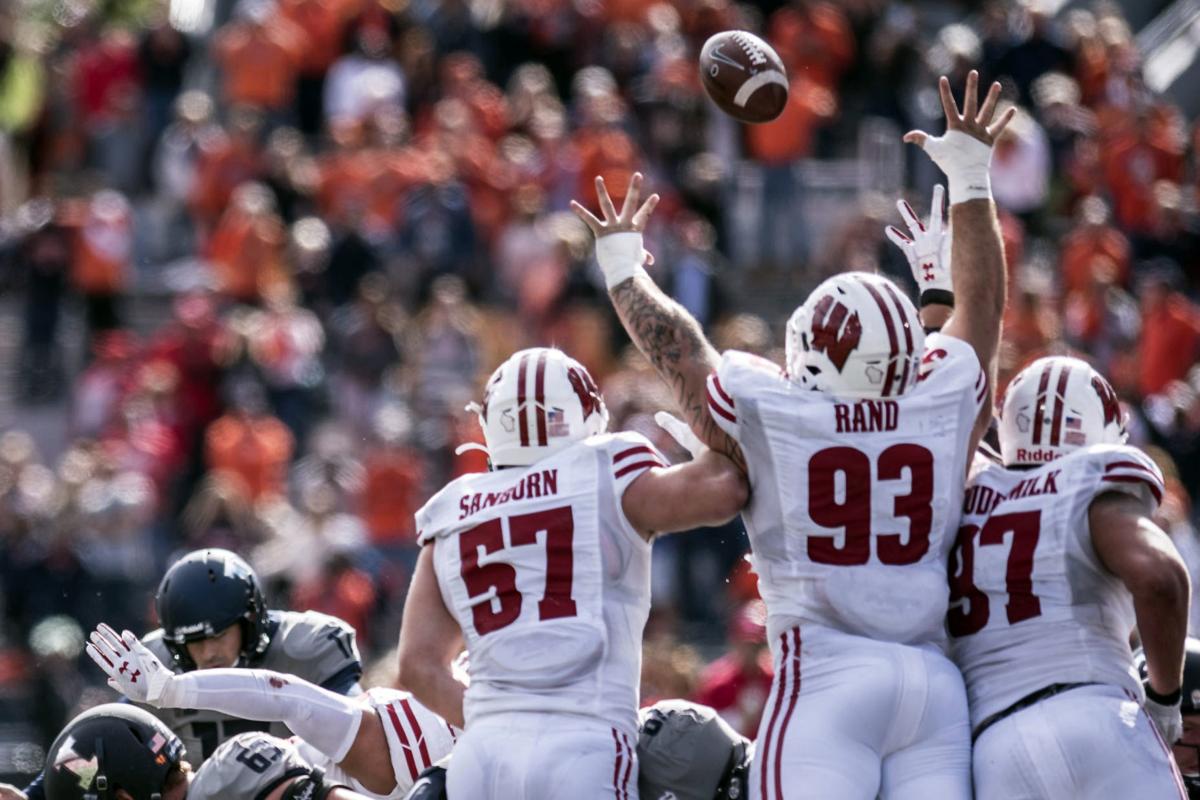 Badgers Have Faith In Kicker Collin Larsh Despite Missed Fg In Narrow Loss To Fighting Illini College Football Madison Com