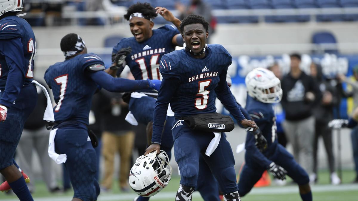 Hicks takes home Whataburger Super Team, National Lineman of the Year  honors