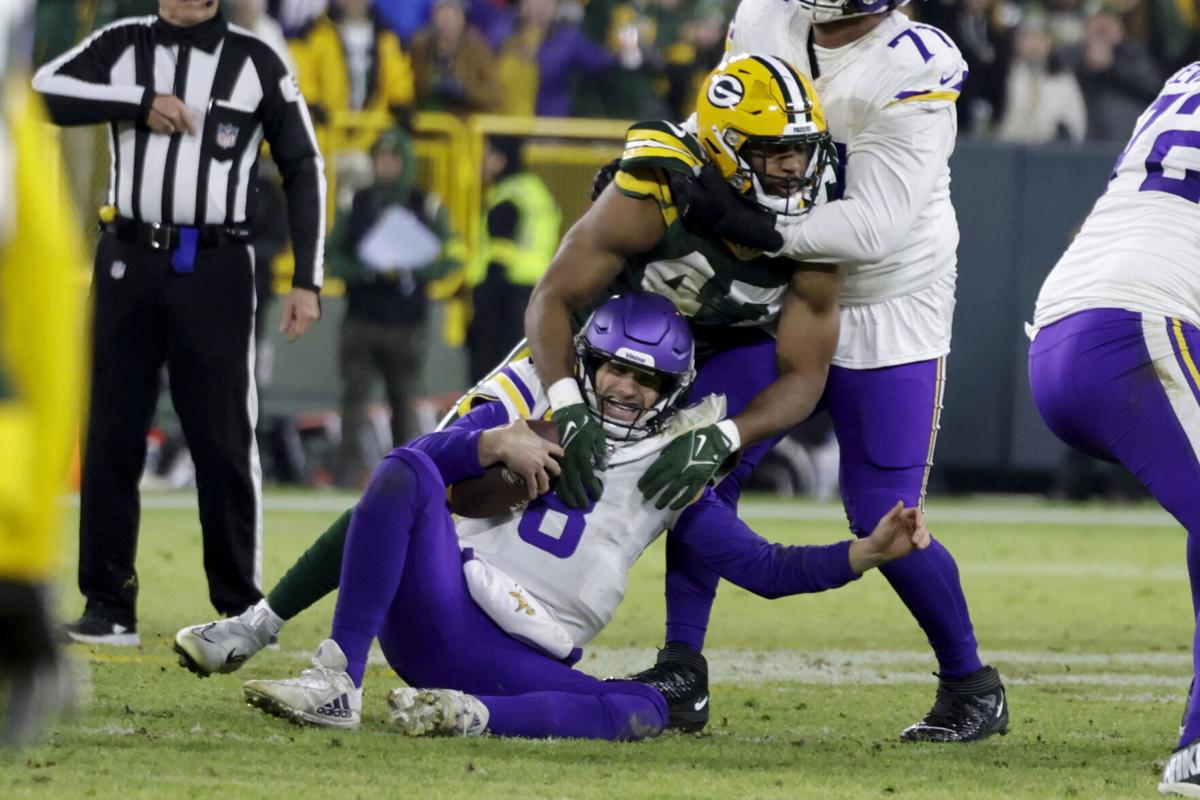 Packers smash Vikings, move within one win of playoff berth