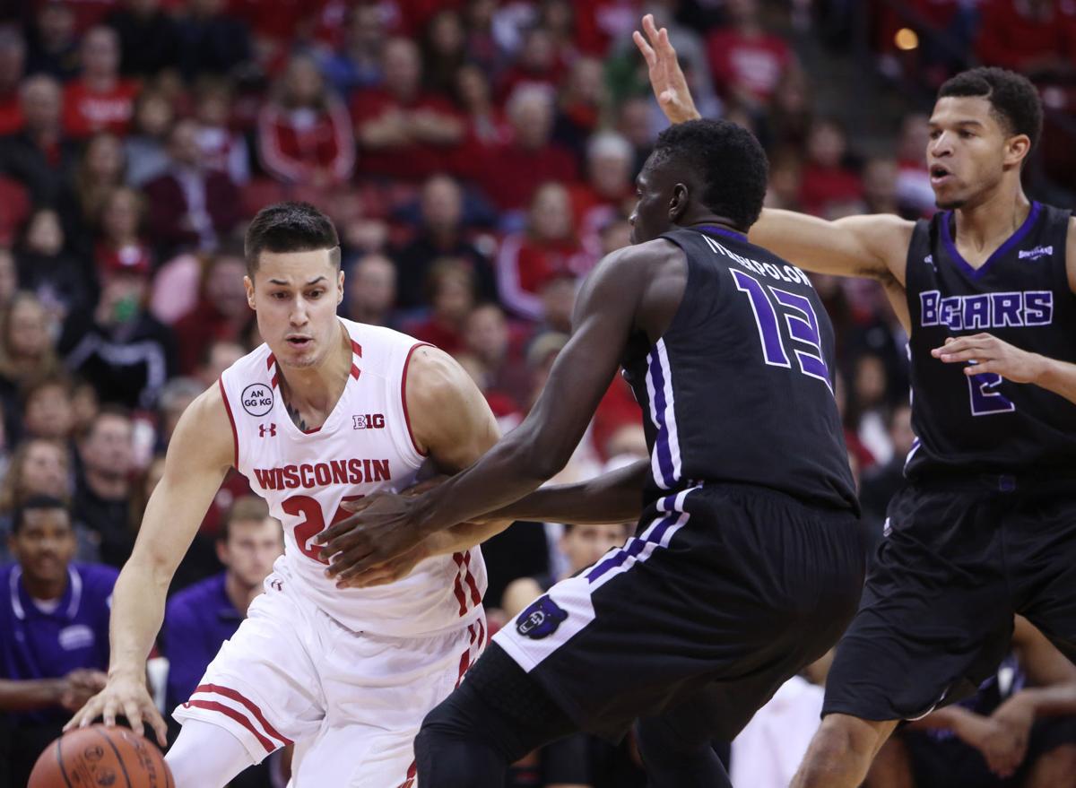 Badgers Men S Basketball No 9 Wisconsin Rolls To Easy Win Over