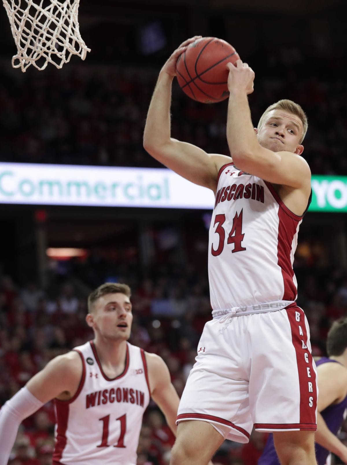 Fight For First Wisconsin Badgers Down Northwestern Wildcats