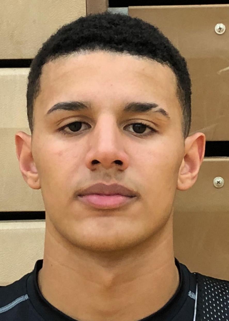Badgers men�s basketball commit Johnny Davis left