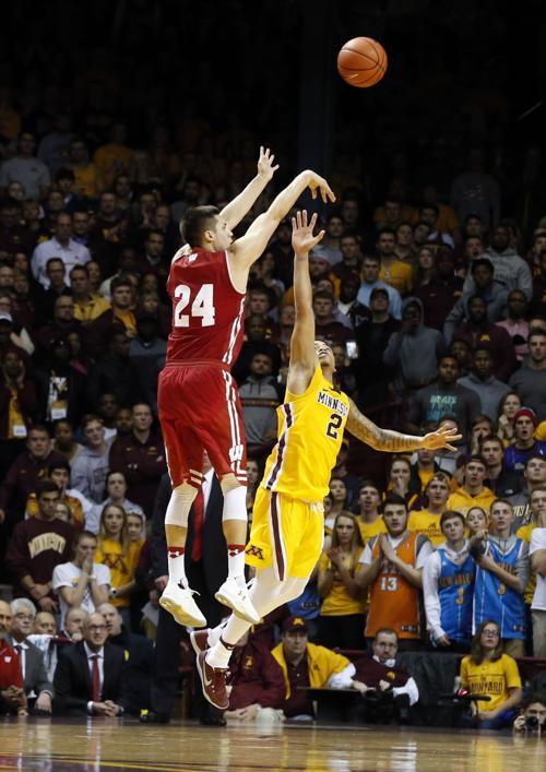Badgers Men S Basketball Bronson Koenig Nears Wisconsin S 3 Point
