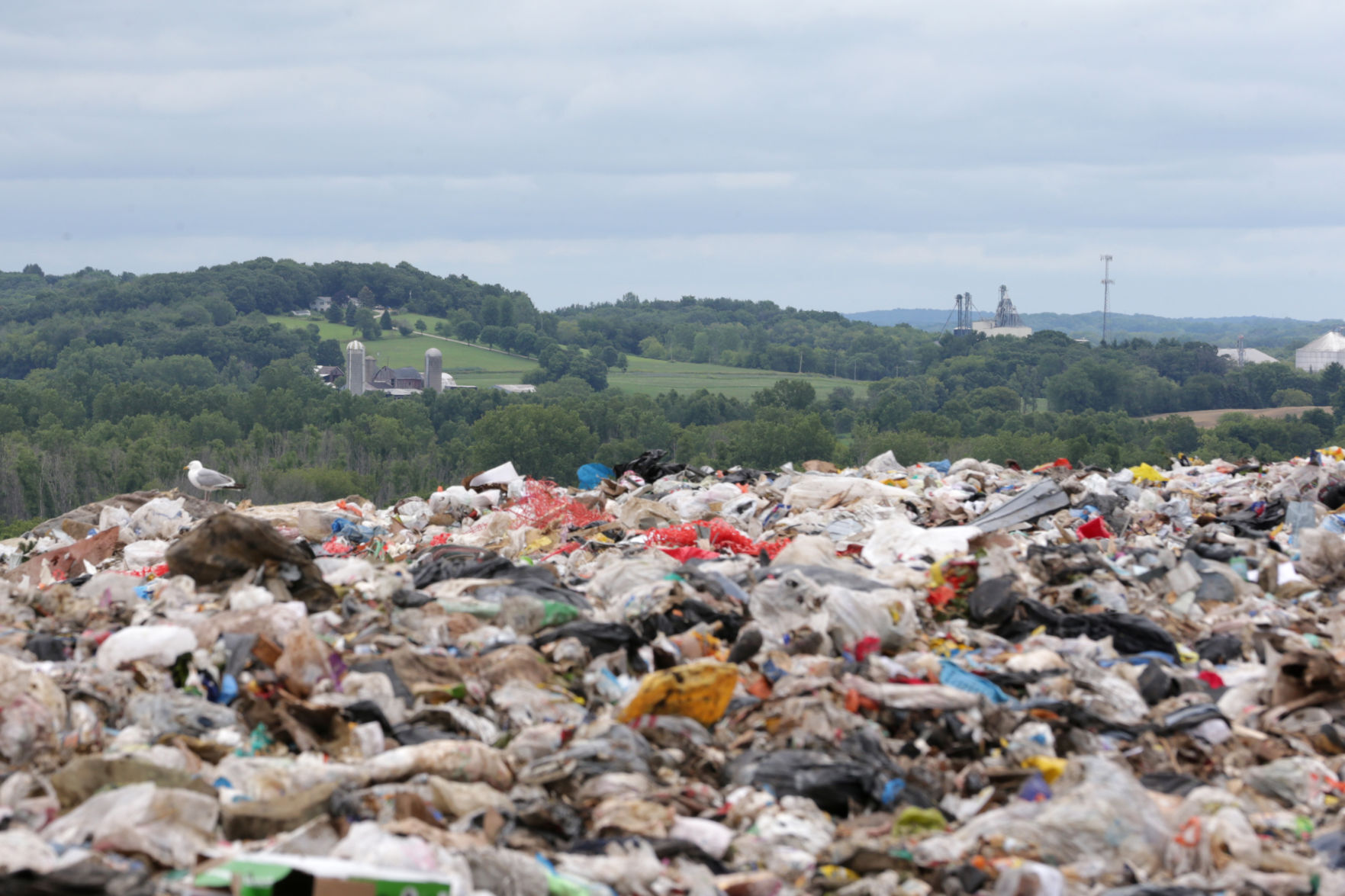 Proposed Dane County landfill expansion has neighbors pinching