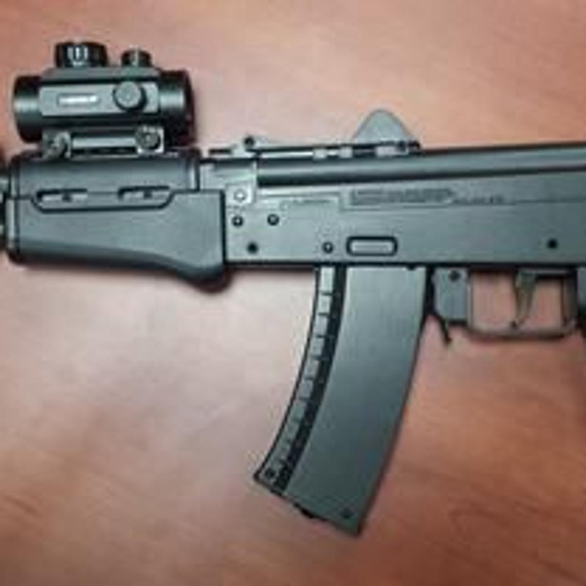 Showing Off Fake Ak 47 Gun Not A Good Idea Officers Tell Teens On South Side Crime News Madison Com