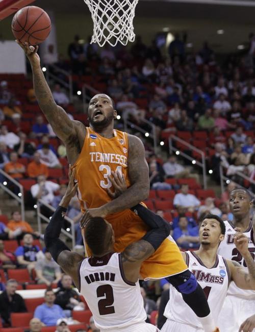 Pro Basketball Ex Madison Memorial Star Jeronne Maymon To Play In